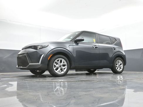 Used 2025 Kia Soul LX w/ LX Technology Package image 36