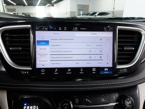 Used 2022 Chrysler Pacifica Touring-L AWD/4WD image 14