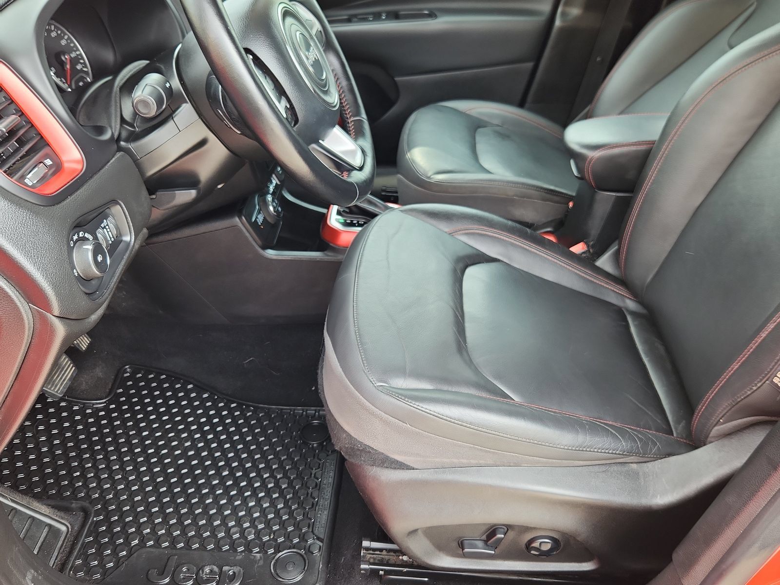 Used 2018 Jeep Renegade Trailhawk AWD/4WD image 10