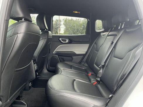 Used 2025 Jeep Compass Limited image 28