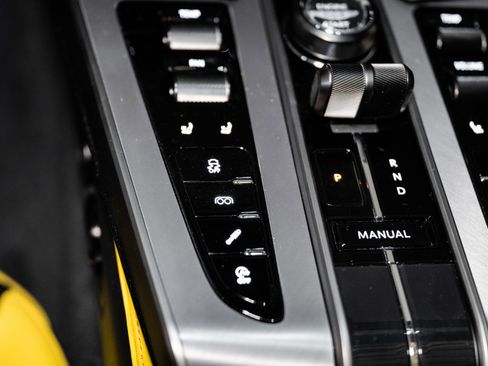 Used 2025 Aston Martin Vanquish image 34