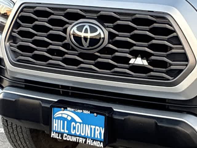 Used 2022 Toyota Tacoma TRD Off-Road AWD/4WD image 12