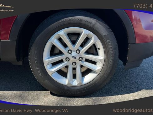 Used 2014 Ford Explorer XLT w/ Equipment Group 202A AWD/4WD image 31