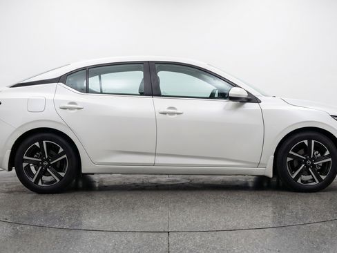 Used 2025 Nissan Sentra SV image 11