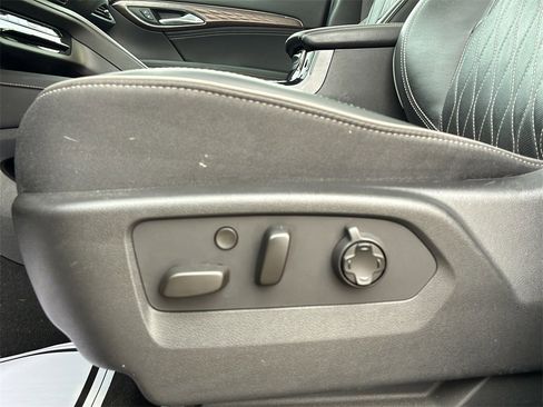 Used 2021 Buick Envision Avenir w/ Technology Package II image 23