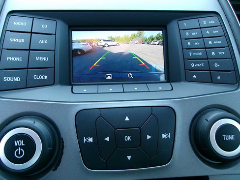 Used 2016 Ford Taurus SEL image 16