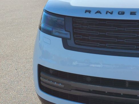 Used 2025 Land Rover Range Rover SE image 10