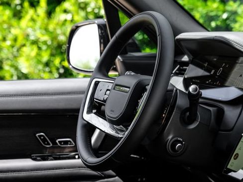 New 2026 Land Rover Range Rover SV AWD/4WD image 17