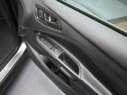 Used 2019 Ford Escape S image 40