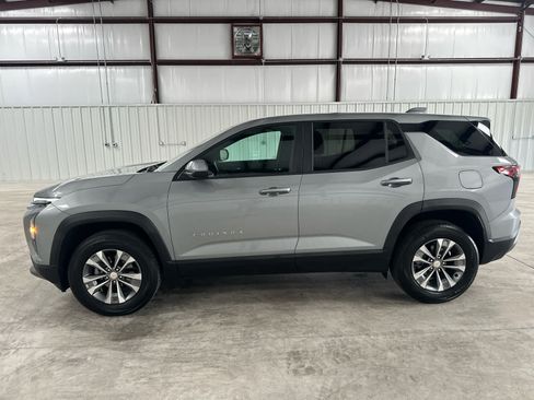 Used 2025 Chevrolet Equinox LT FWD image 2
