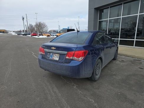 Used 2013 Chevrolet Cruze LS image 6