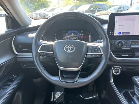 Used 2024 Toyota Grand Highlander AWD image 16