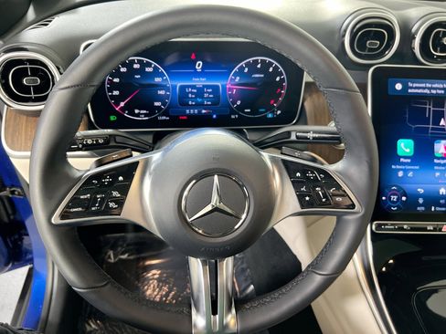 Used 2025 Mercedes-Benz GLC 300 4MATIC image 11