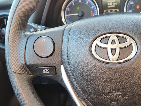Used 2018 Toyota Corolla L image 18