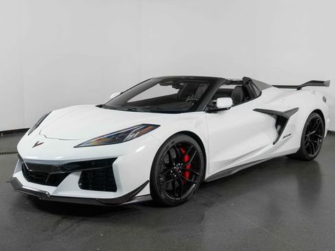 Used 2025 Chevrolet Corvette Z06 w/ Z07 Performance Package image 4