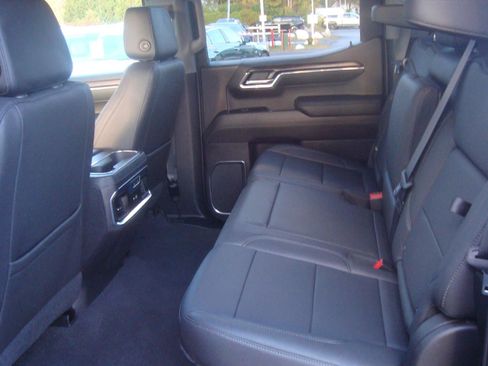 Used 2022 GMC Sierra 1500 SLT w/ SLT Convenience Package image 16