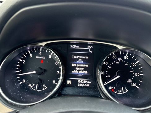 Used 2016 Nissan Rogue SV w/ SV Premium Package image 26