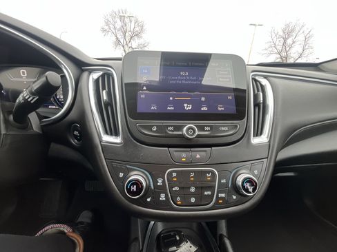 Used 2024 Chevrolet Malibu LT image 11