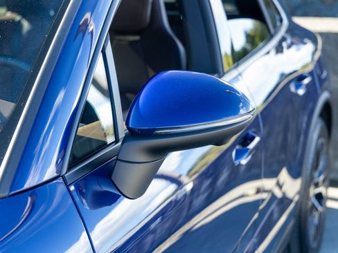 Certified 2025 Porsche Macan 4 Electric image 17