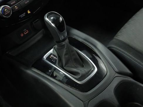 Used 2020 Nissan Rogue SV image 23