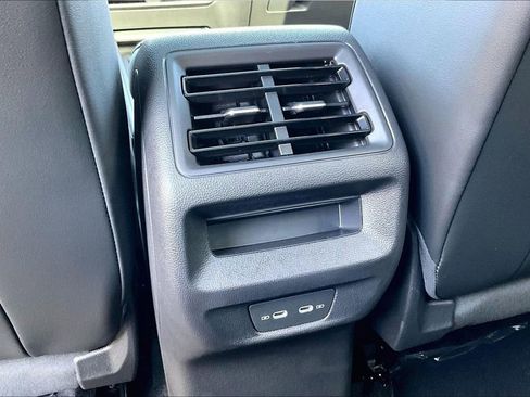 New 2026 Volkswagen Tiguan SE R-Line image 9