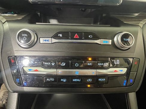 Used 2020 Ford Explorer Limited w/ Class III Trailer Tow Package image 21