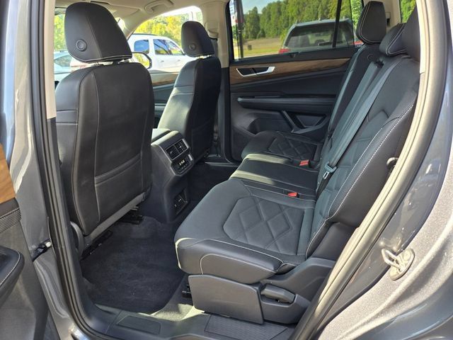Used 2025 Volkswagen Atlas SE AWD/4WD image 12