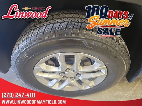 Used 2023 Chevrolet Traverse LS FWD image 8
