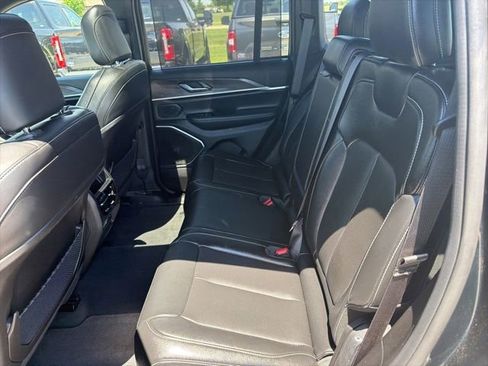 Used 2024 Jeep Grand Cherokee Limited w/ Luxury Tech Group II AWD/4WD image 18