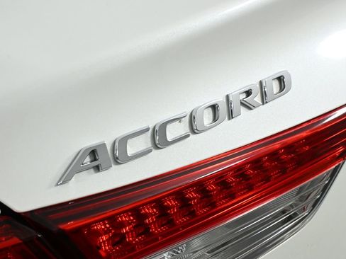 Used 2018 Honda Accord Touring image 26