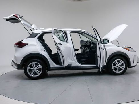 Used 2022 Nissan Kicks S FWD image 15