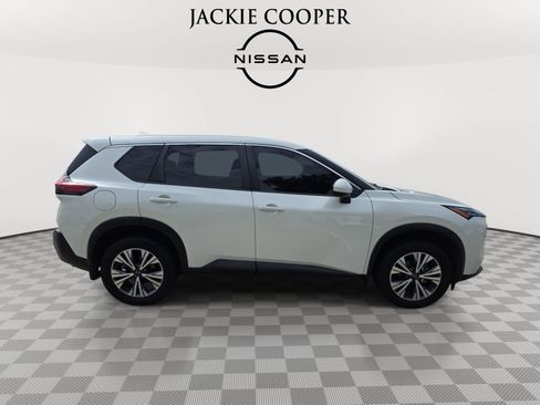 Used 2023 Nissan Rogue SV FWD image 4