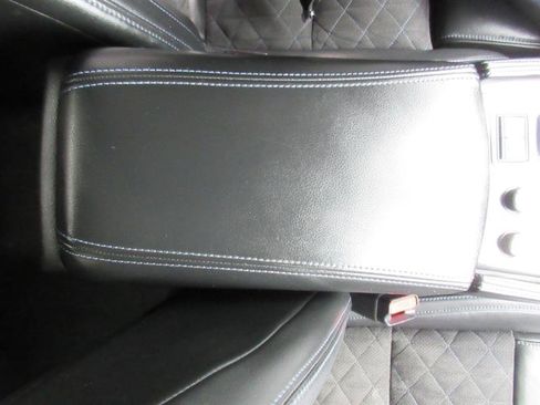 Used 2017 Nissan Maxima SR image 16