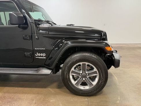 Used 2022 Jeep Wrangler Unlimited Sahara AWD/4WD image 31