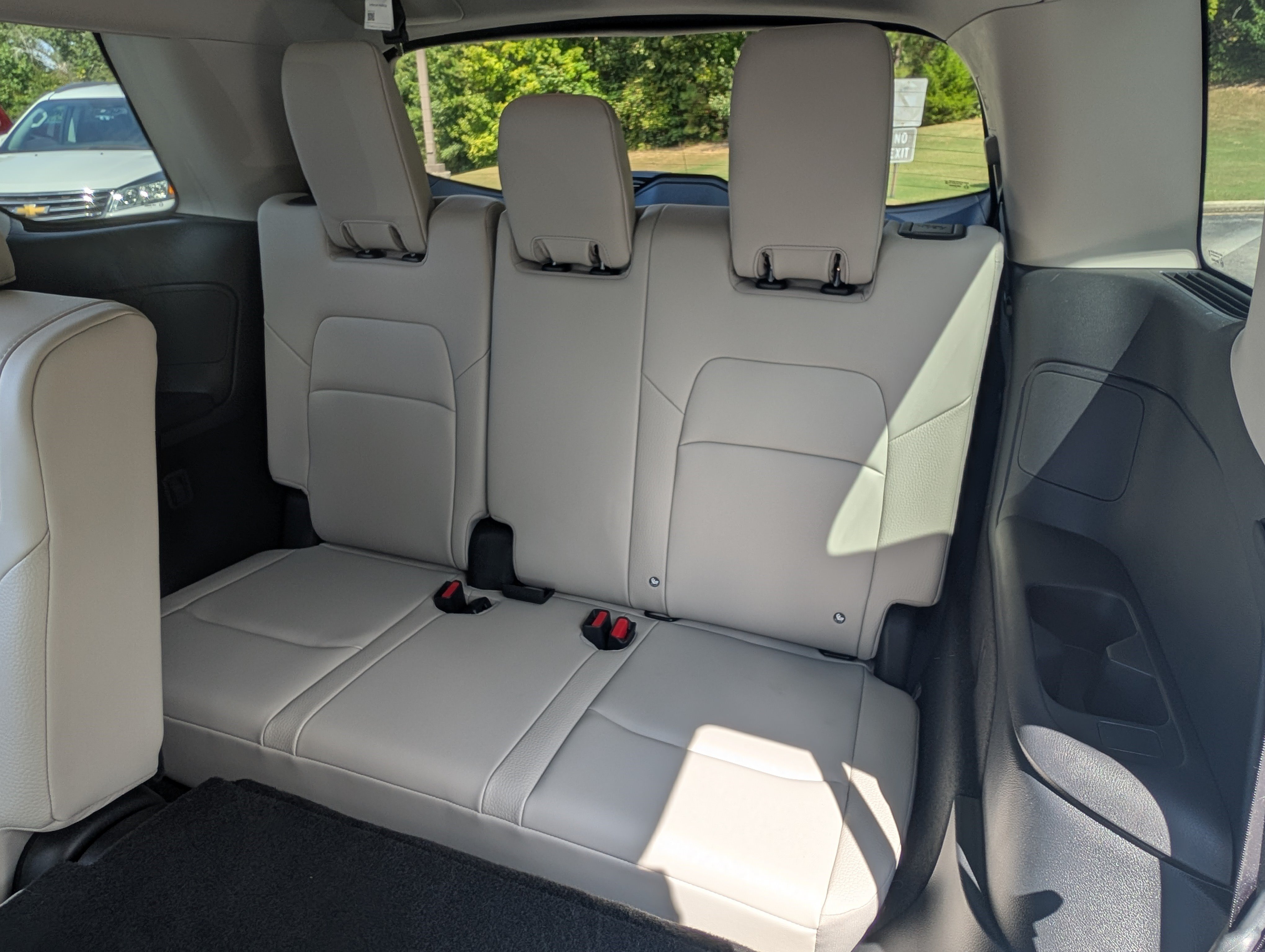 Used 2025 Nissan Pathfinder SL FWD image 18