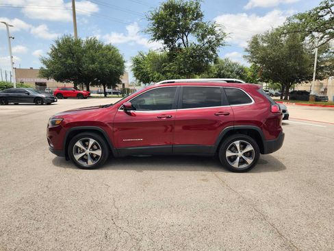 Used 2019 Jeep Cherokee Limited w/ Luxury Group FWD image 4