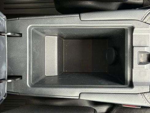 Used 2025 Nissan Kicks SV AWD/4WD image 28