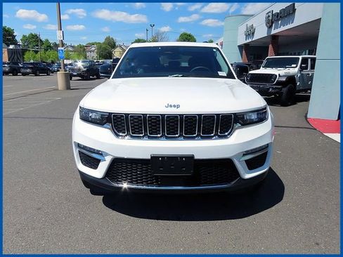Used 2023 Jeep Grand Cherokee Limited AWD/4WD image 3