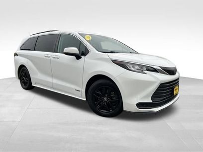 Used 2021 Toyota Sienna LE w/ LE Plus Package