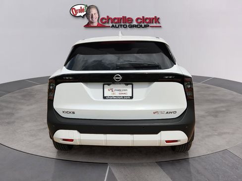 Used 2025 Nissan Kicks SV AWD/4WD image 4