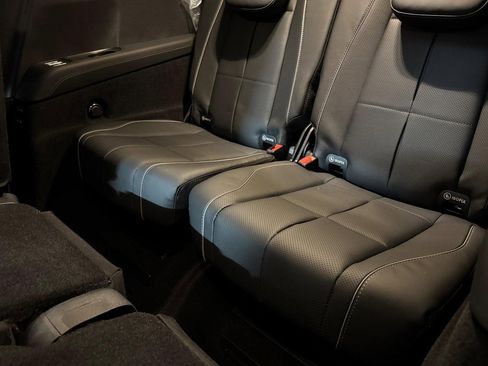 New 2026 Mercedes-Benz GLS 450 4MATIC image 28