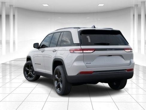 New 2025 Jeep Grand Cherokee Altitude image 3