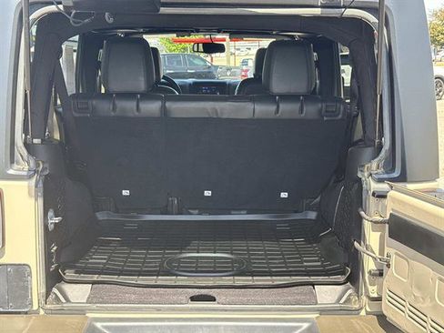 Used 2016 Jeep Wrangler Unlimited Sahara AWD/4WD image 6