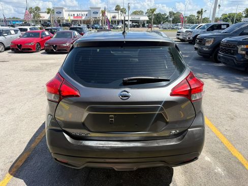 Used 2019 Nissan Kicks SV FWD image 5