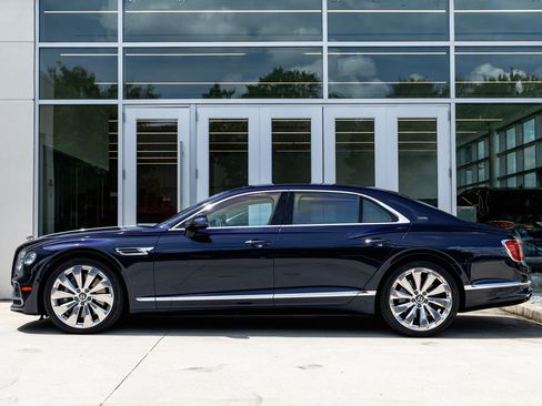 Certified 2024 Bentley Flying Spur V8 image 28