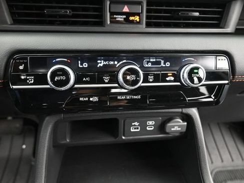 Used 2025 Honda Pilot Sport image 11