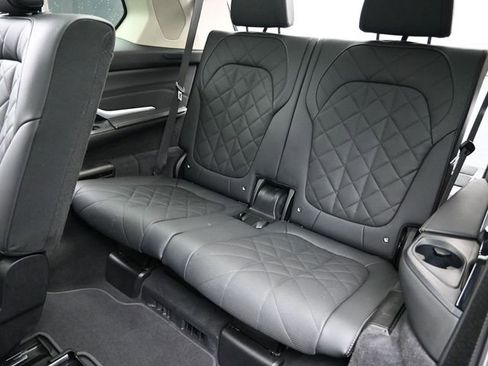 Used 2024 BMW X7 xDrive40i image 18