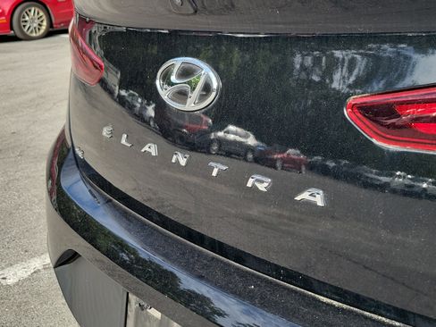Used 2020 Hyundai Elantra SE FWD image 6
