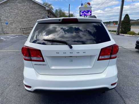 Used 2019 Dodge Journey SE FWD image 6