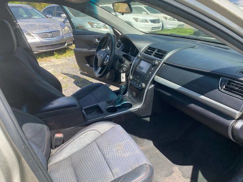 Used 2015 Toyota Camry SE image 16